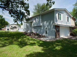 11882 Silverod St NW, Coon Rapids, MN 55433