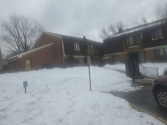 3rd image of 505 Meadow Woods Ln