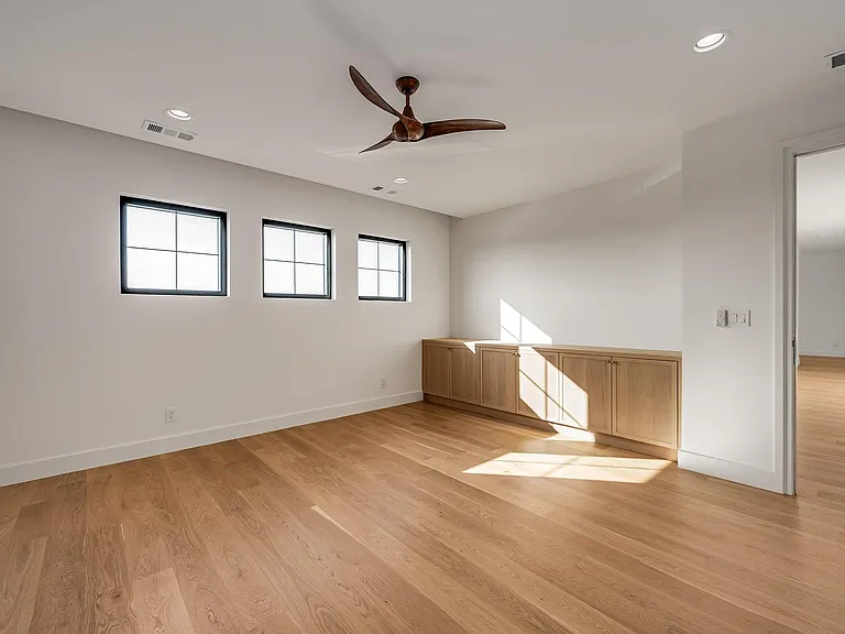 10050 Gooding Dr — Photo 33