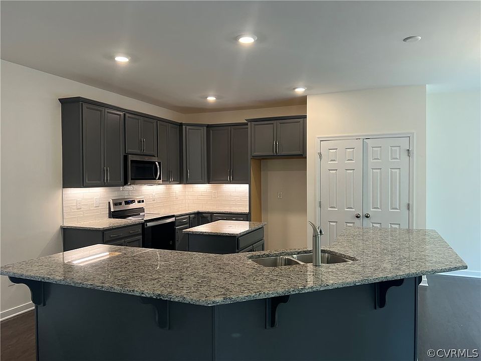 2nd image of 8113 Reedy Hill Dr