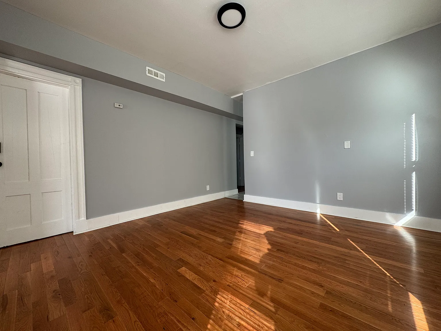 3 bed, 1200 sqft, $1,895 — Photo 2