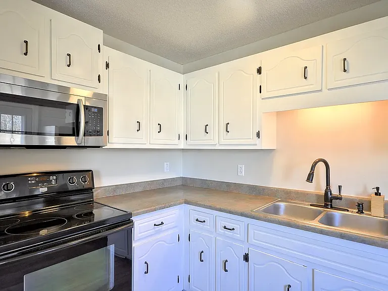 422 Woodale Dr — Photo 8