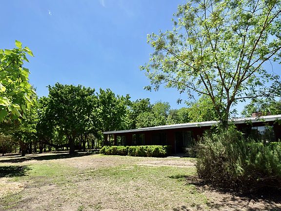 3rd image of 142 Royal Oaks Dr