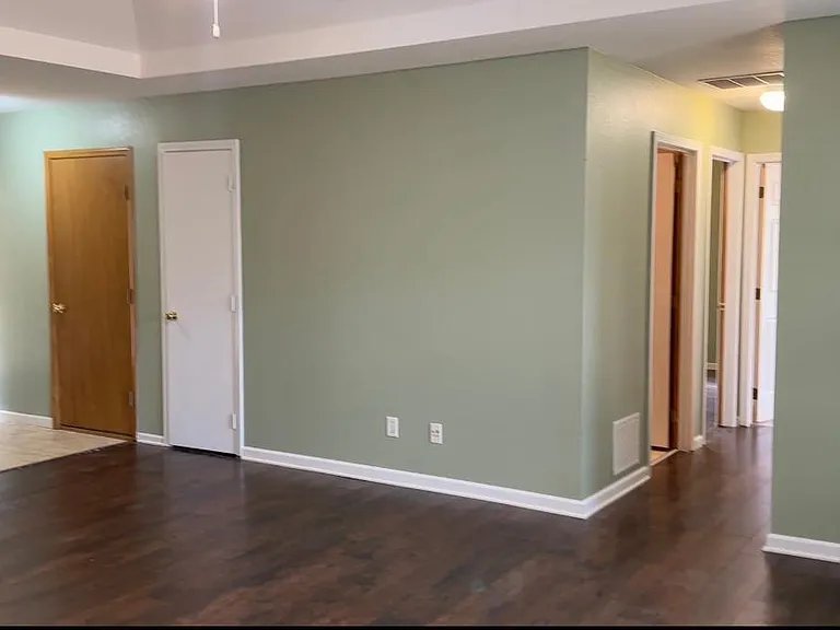 847 Locust St — Photo 10