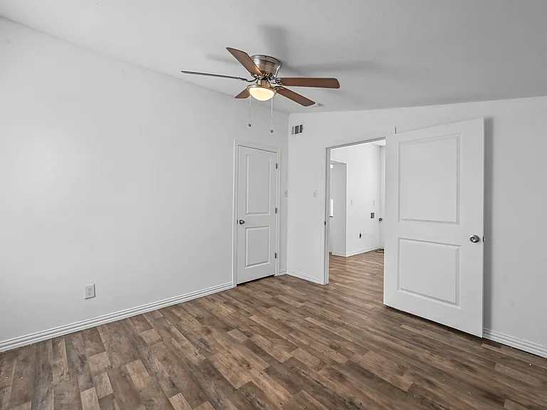 708 W Day St — Photo 17