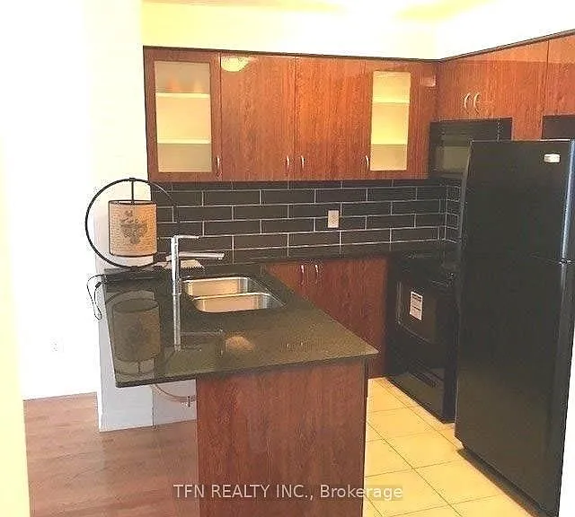 5793 Yonge St — Photo 2