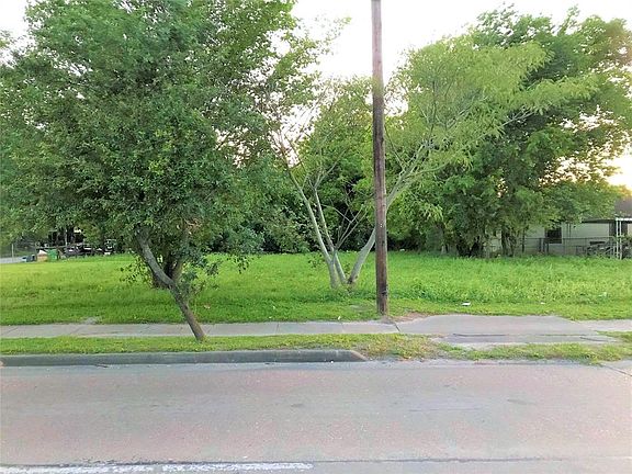 4th image of 3223 Airline Dr