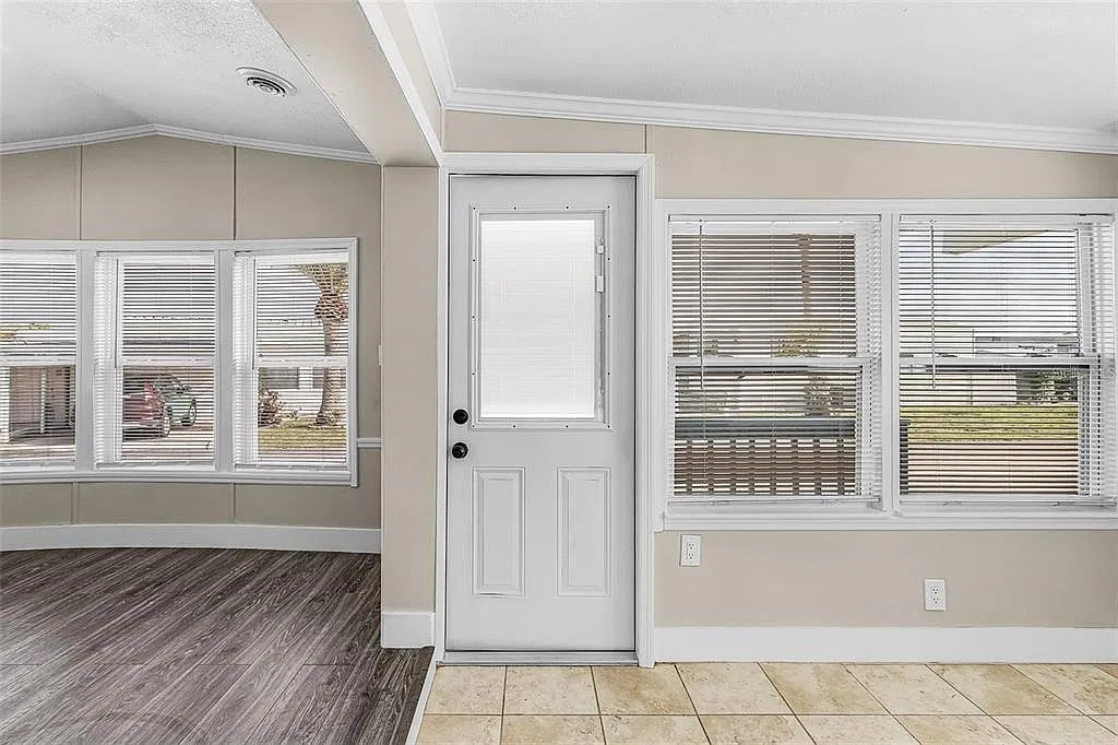 2 bed, 2.0 bath, 947 sqft, $1,800 — Photo 4
