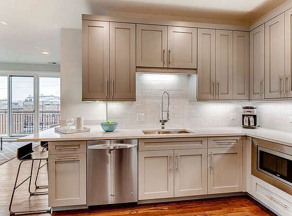 5th image of 2258 W Madison St #1W