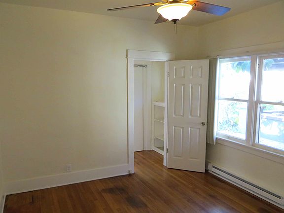 Middle bedroom
