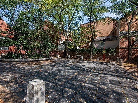 4th image of 704 S Washington Sq APT 4F