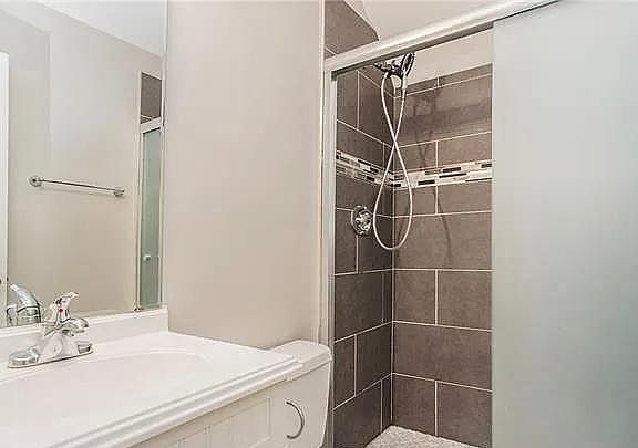2nd image of 10915 Wiltshire Ln