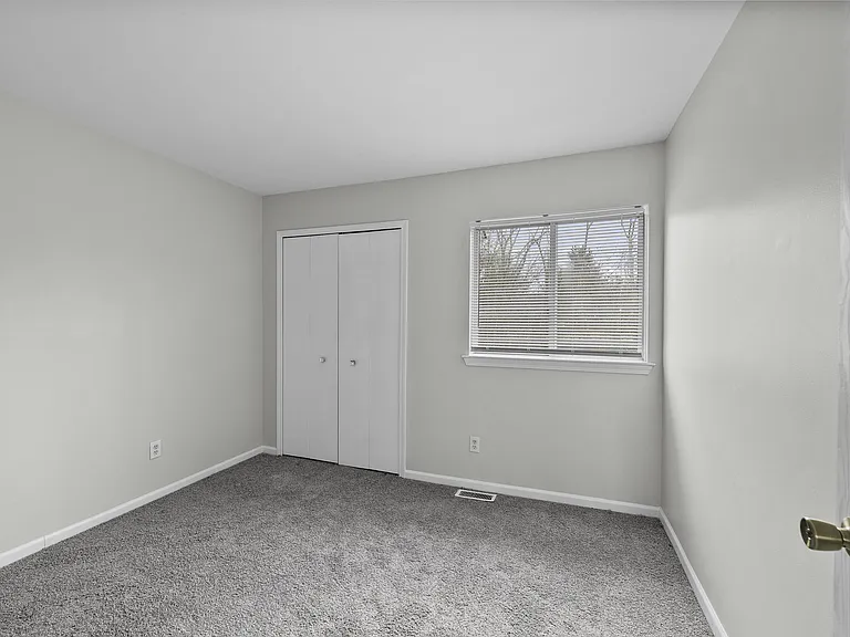 2245 S Commerce Rd — Photo 11