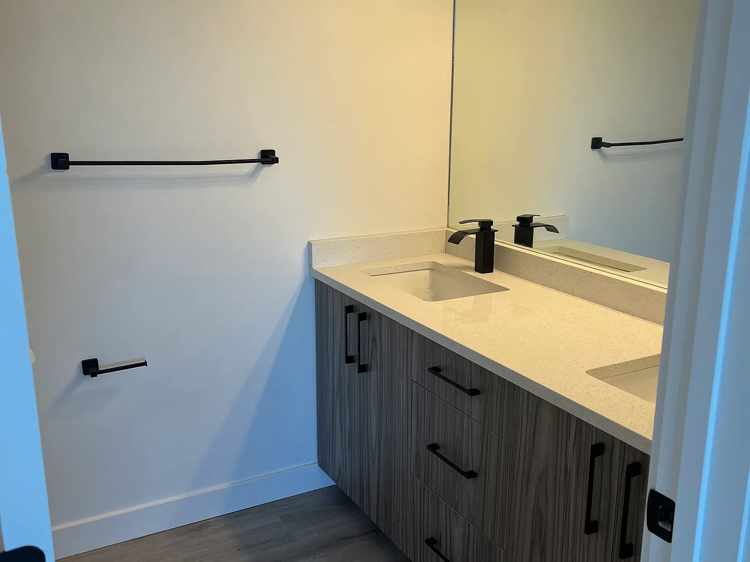 3 bed, 1.5 bath, $2,400 — Photo 4