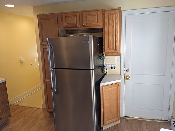 5th image of 27 Underwood St #1