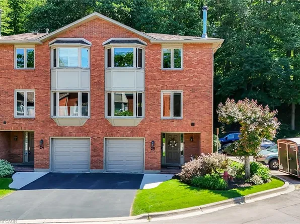 30 Osler Dr #25, Hamilton, ON L9H 6W3