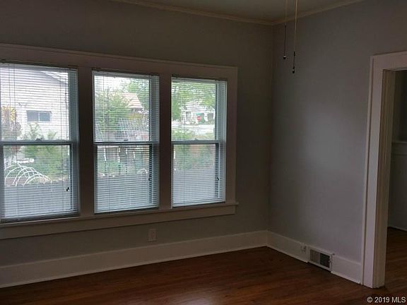 3rd image of 1518 S Yorktown Ave