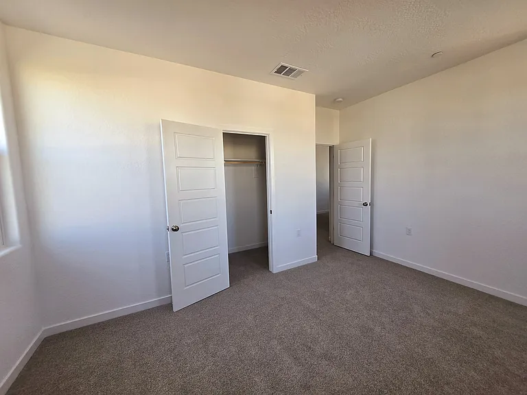 Pioneer Dr W — Photo 27