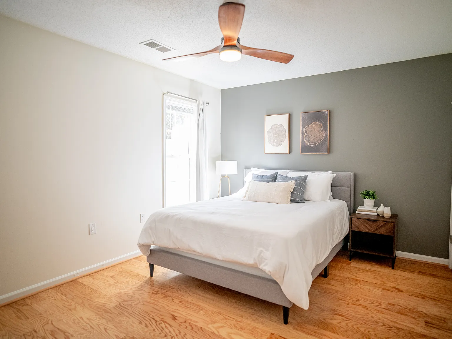 2 bed, 1291 sqft, $1,800 — Photo 2