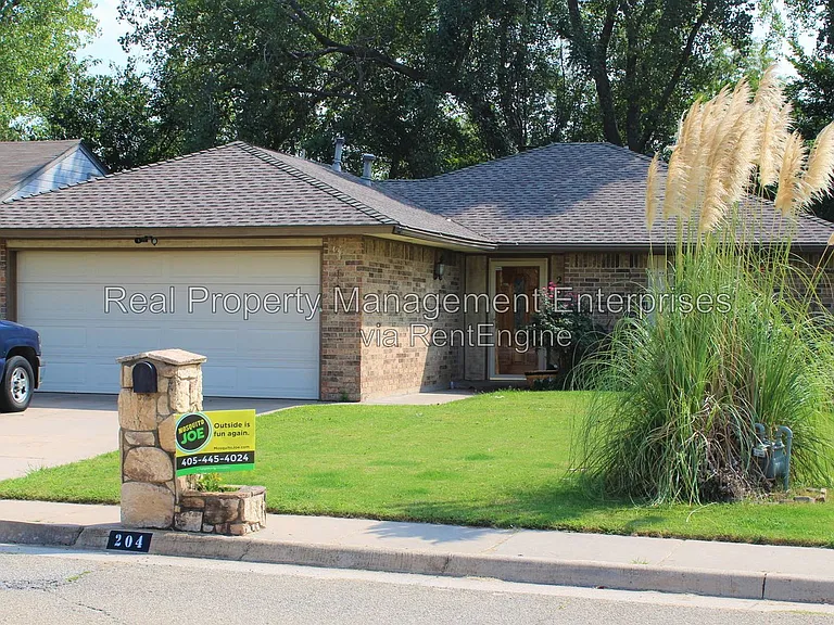 204 W 10th St — Photo 1
