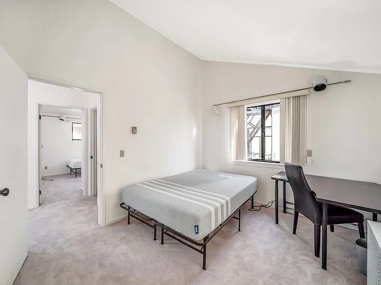 2578 Virginia St #6 — Photo 18