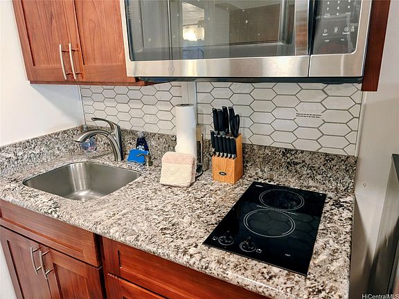 3rd image of 2425 Kuhio Ave #405