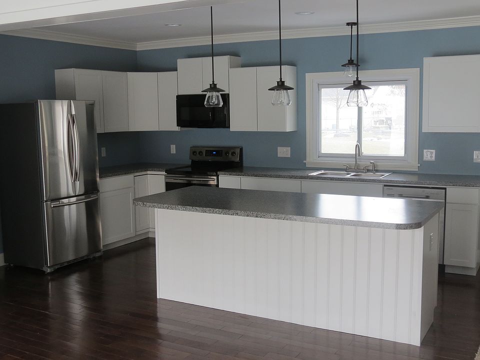 1st image of 400 W Main St
