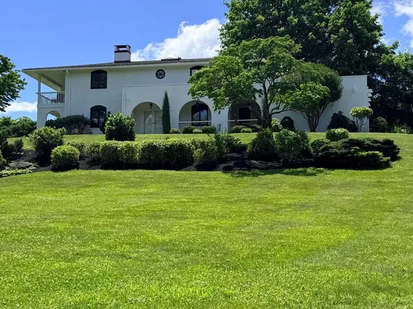2450 White Horse Rd, Berwyn, PA 19312