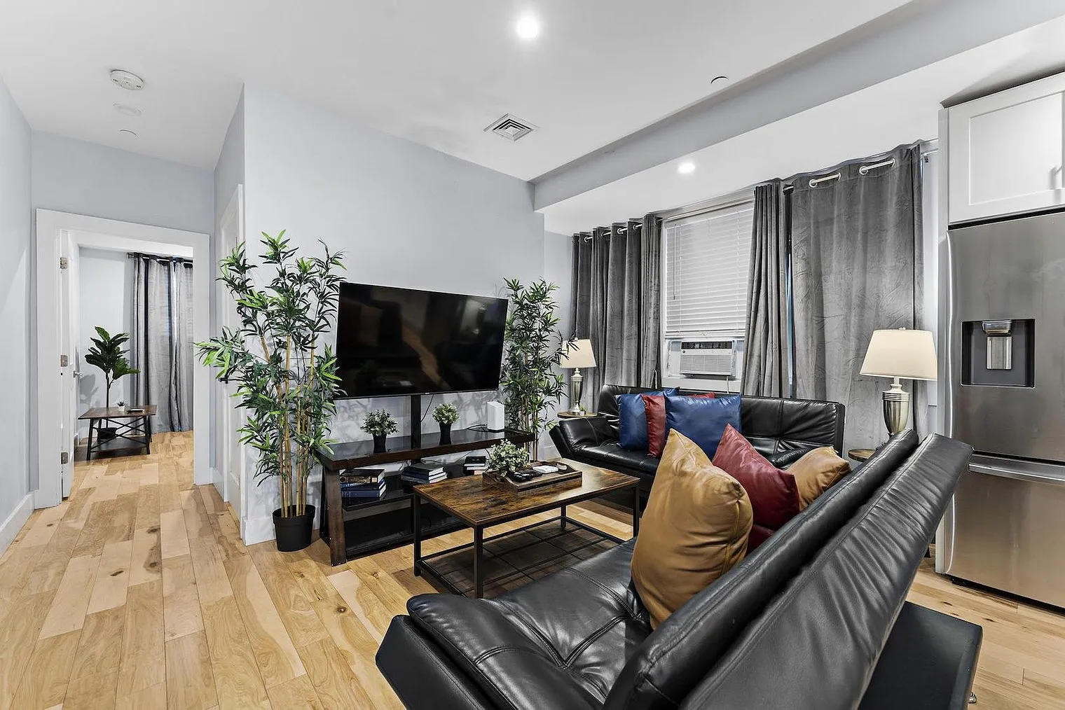 2 bed, 2.0 bath, 968 sqft, $5,125 — Photo 1