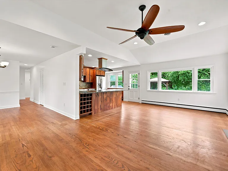 1058 Glen Hall Rd — Photo 4