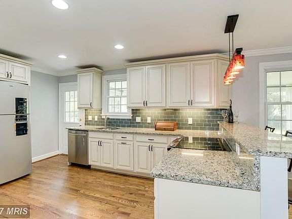 4th image of 3460 Washington Dr