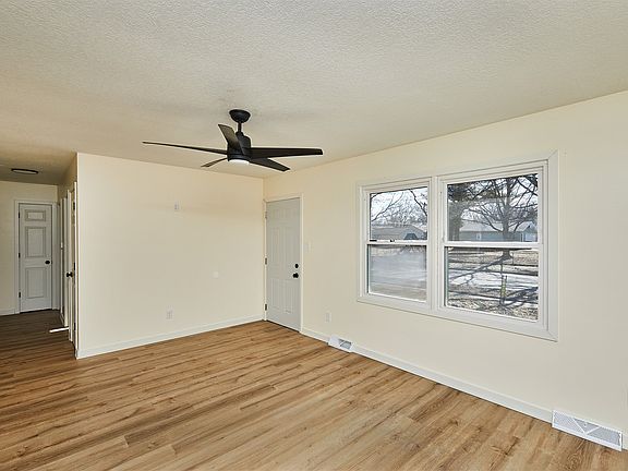 4th image of 302 NE 5th St