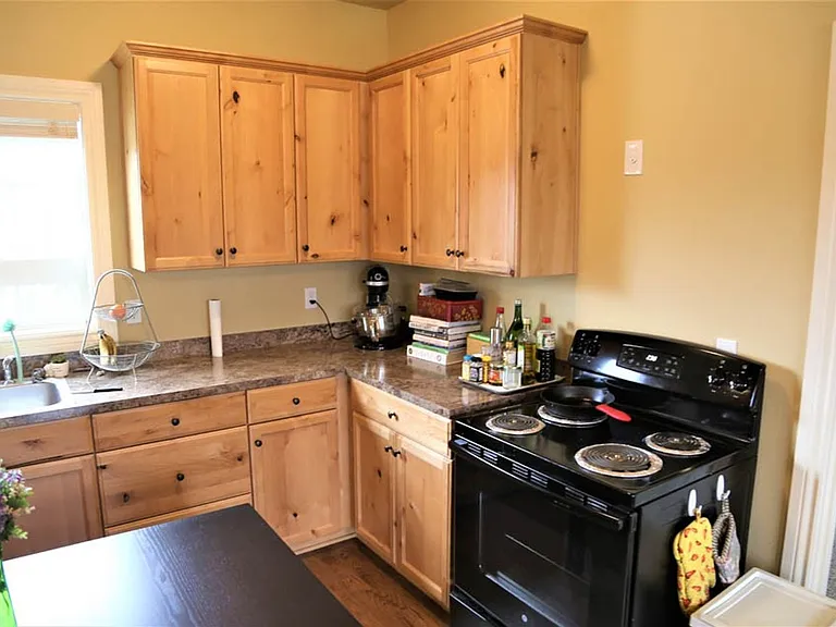 1660 NW Van Buren Ave #A — Photo 11