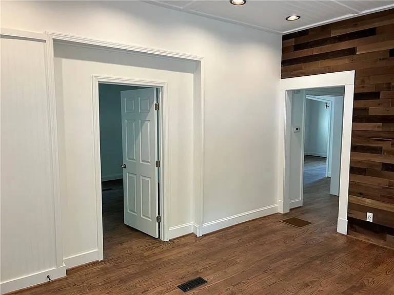 559 Angier Ave NE — Photo 9