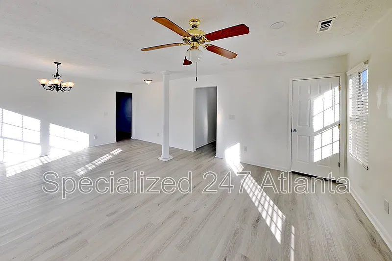 3 bed, 2.5 bath, 1476 sqft, $1,695 — Photo 3