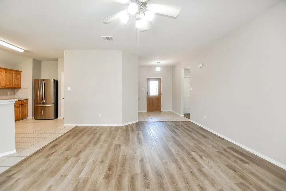3 bed, 2.0 bath, 1637 sqft, $1,755 — Photo 3