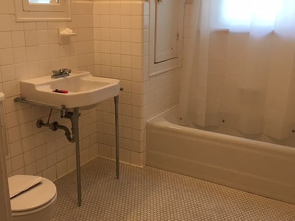 4th image of 525 University Dr #C