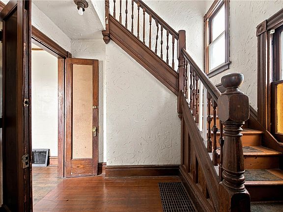 3rd image of 185 Lexington Ave