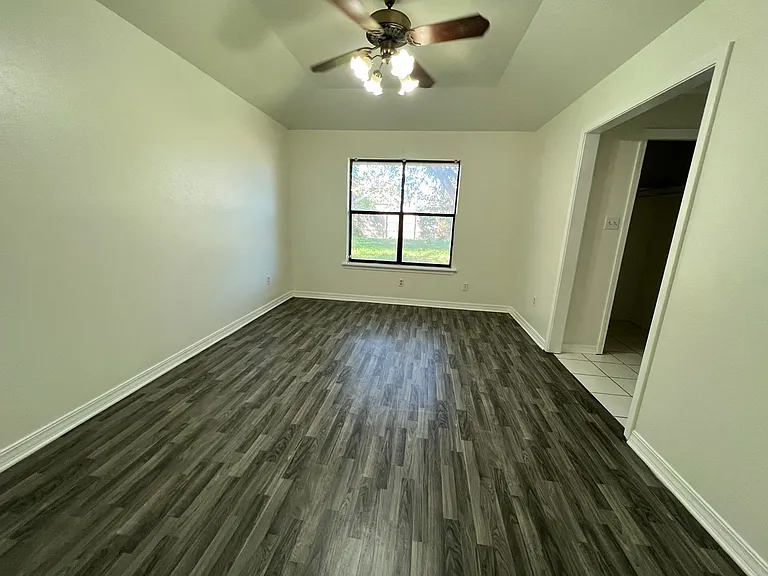 5335 Lauri Ln — Photo 8
