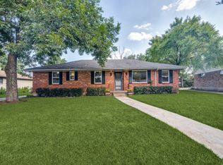 910 Worcester Ln, Garland, TX 75040
