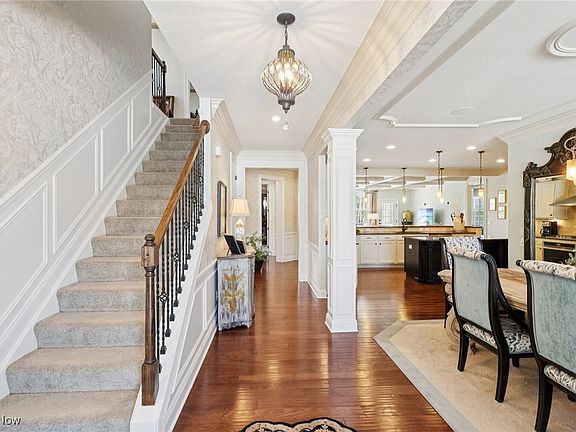 3rd image of 600 Shinnecock Ln