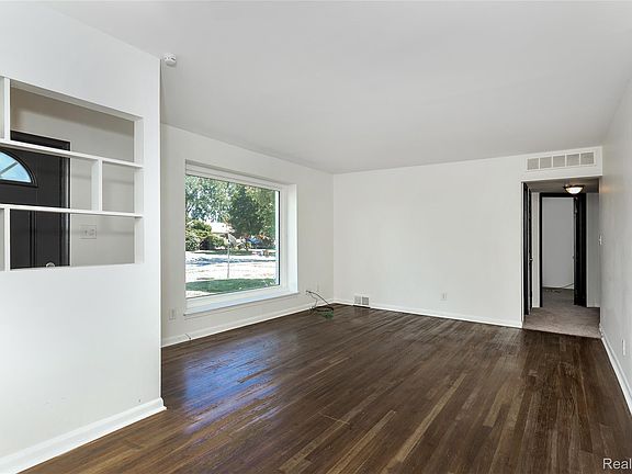 3rd image of 21763 Dexter Ct