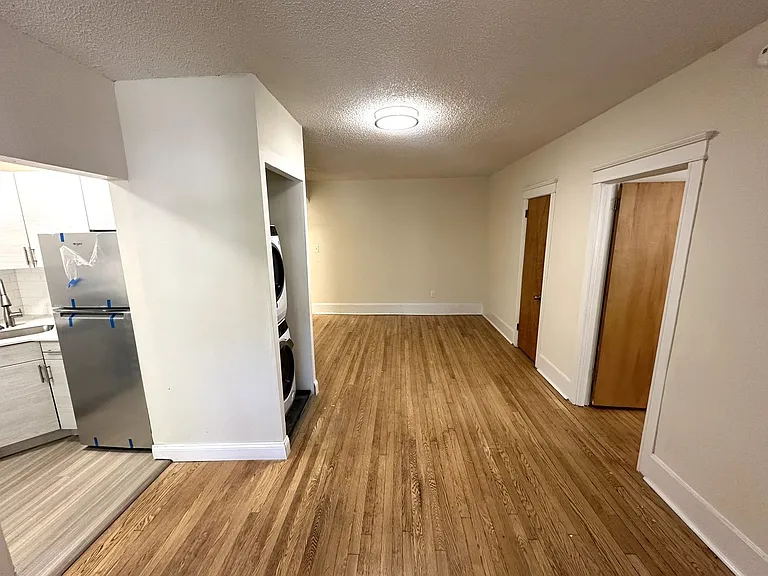 Queen Lane Manor — Photo 46
