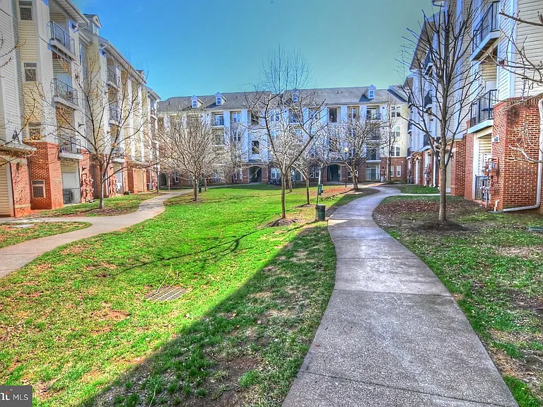 21216 McFadden Sq #108 — Photo 45