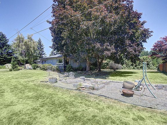 4th image of 3814 NE 57th St