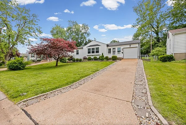 9218 Hallock Dr — Photo 2