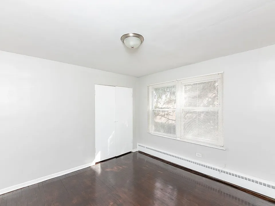 3058 N Kostner Ave #2W