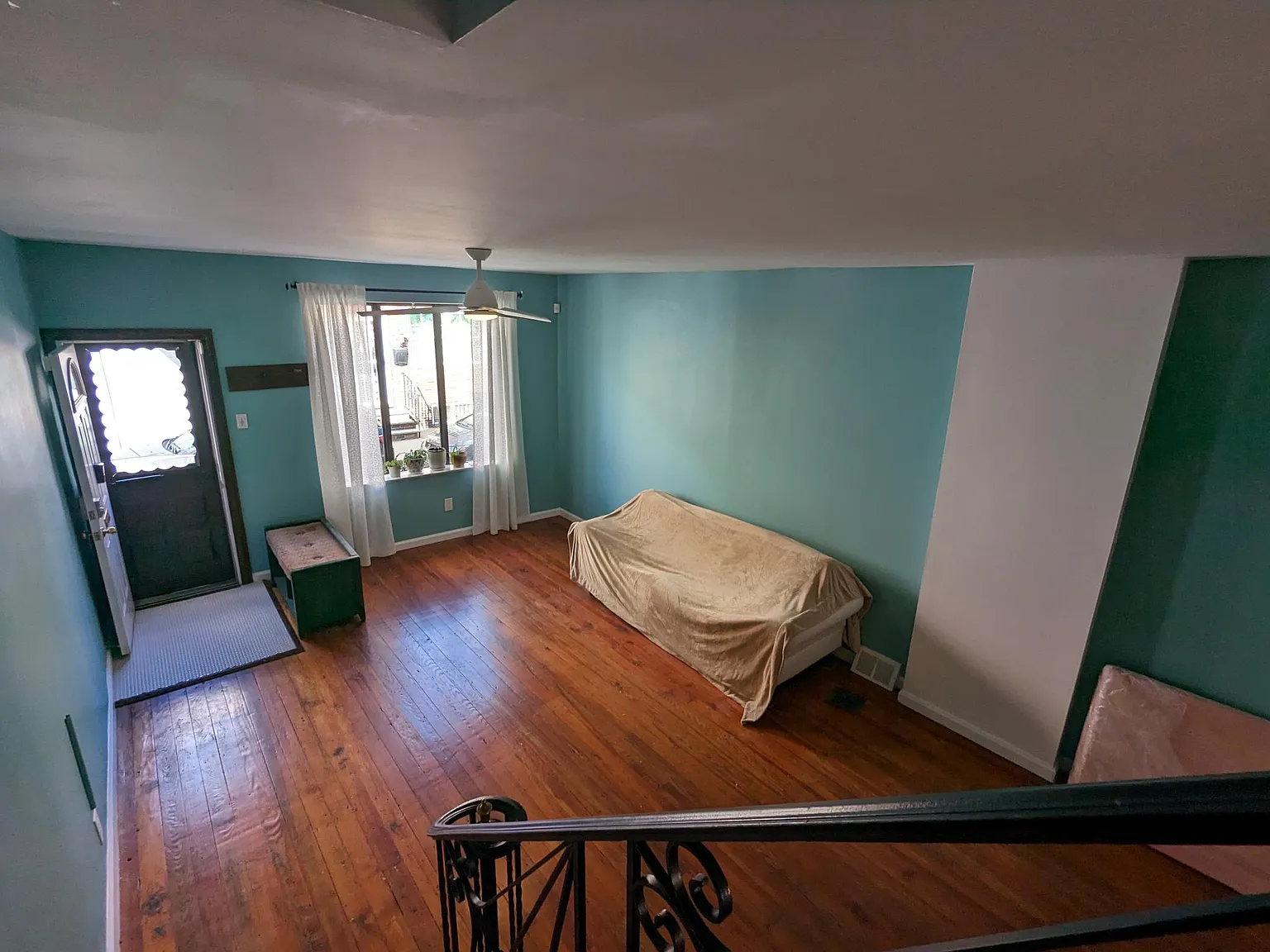 3 bed, 1024 sqft, $1,850 — Photo 2