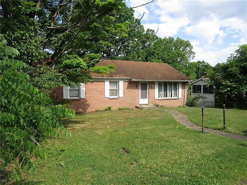 2nd image of Saint Clair Cir
