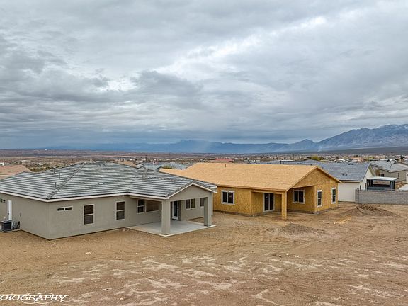 4th image of 566 E COLT Ln